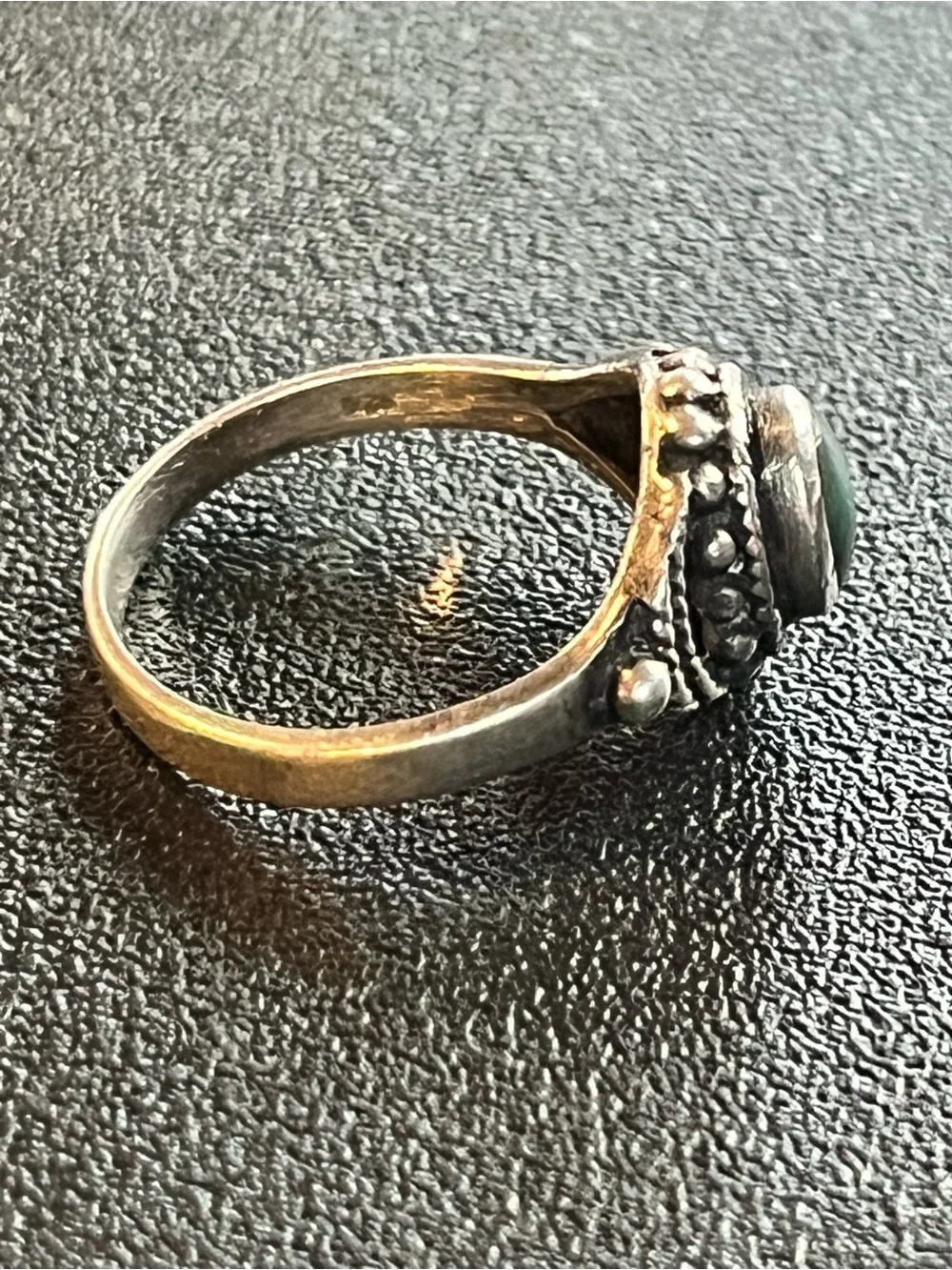 Sterling Silver Malachite Ring with beaded detail. Sz 6.